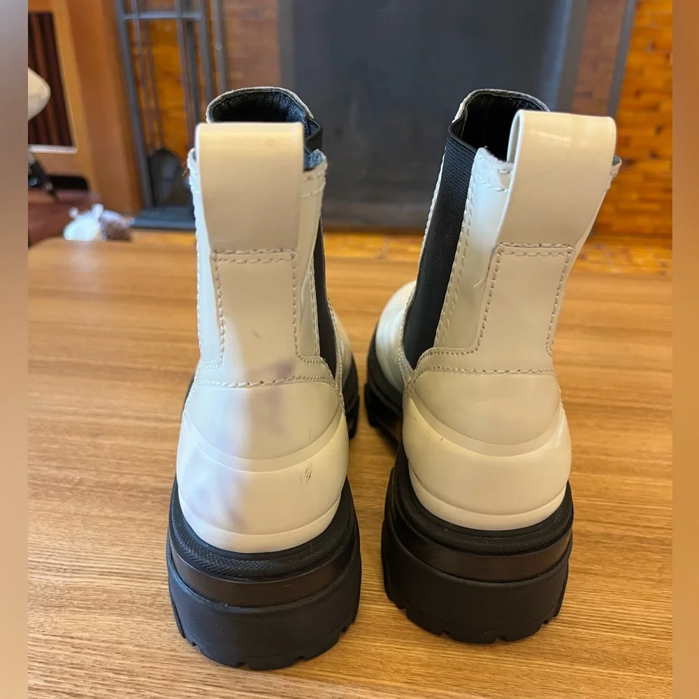 Rag & Bone Shaye Lug Sole Chelsea Boot - Picture 4 of 9